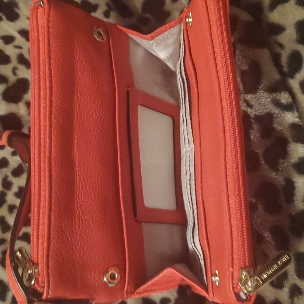 MK LG CROSSBODY PURSE - Picture 5 of 9